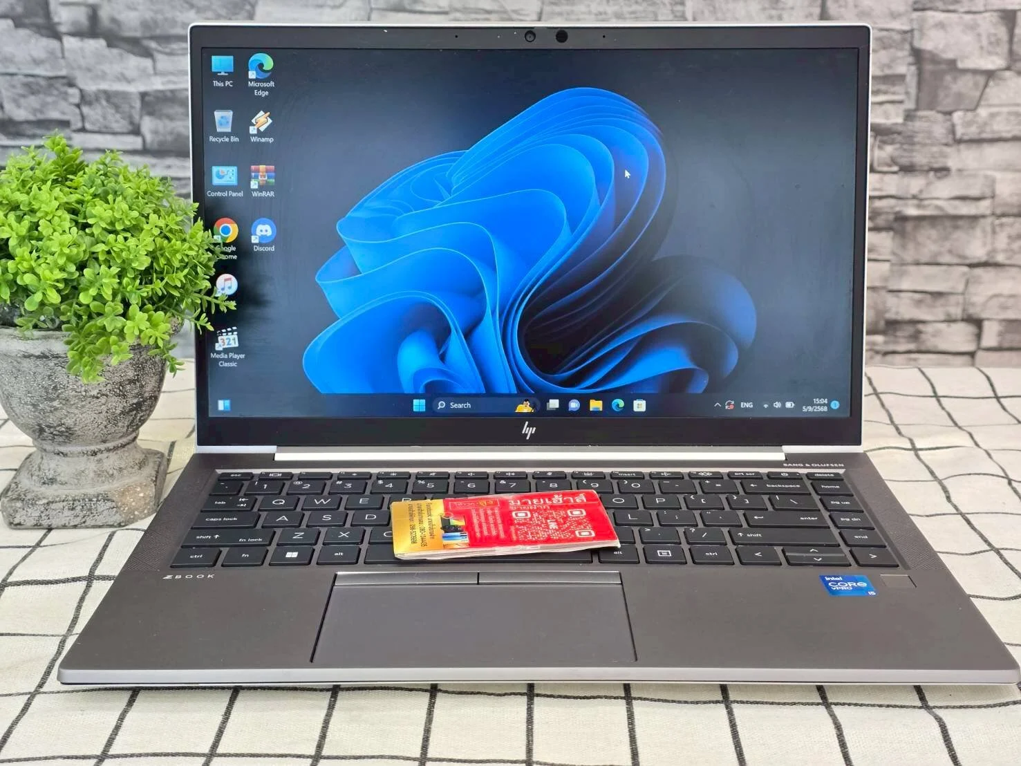 Notebook HP ZBook 14 inch G8 คีย์บอร์ดมีไฟสีขาว