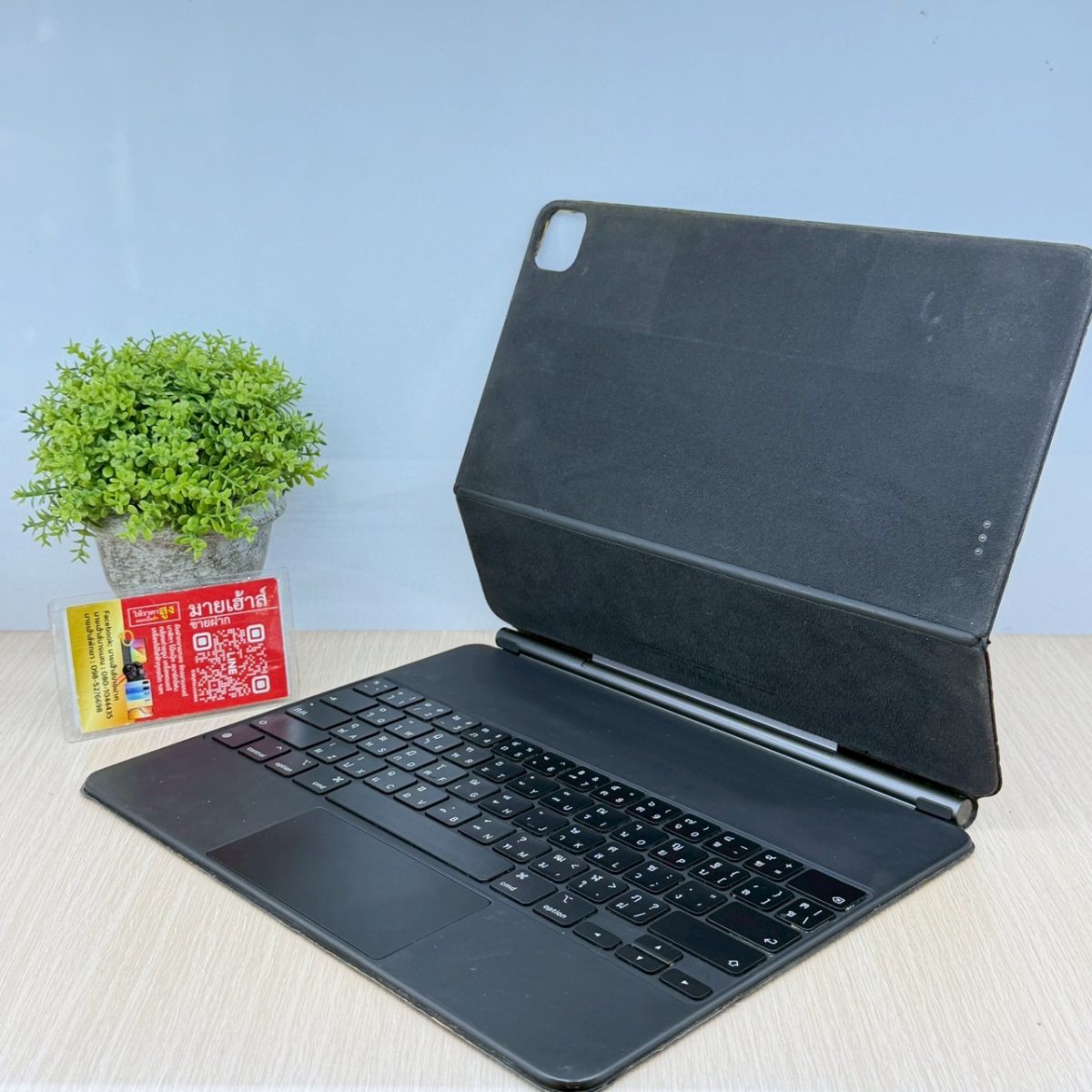 Apple Magic Keyboard for iPad Pro 12.9-inch (4th Gen) ขนาด 12.9 นิ้ว รูปที่ 1